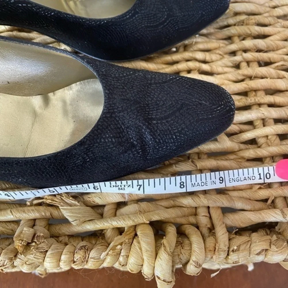 Bruno Magli vintage made in Italy size 8.5 black‎ slight shimmer heels